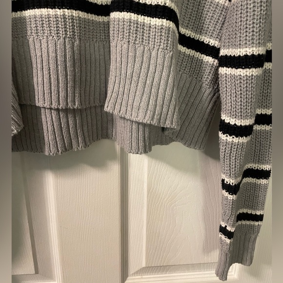 Gray, white and black striped sweater - Picture 5 of 6